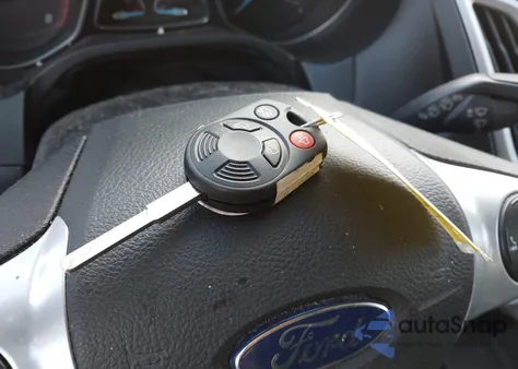 2014 Ford Focus Se z USA, uszkodzony, nr VIN 1FADP3K23EL191891